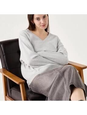 Uniqlo V-Neck Milano Sweater Off White/Gray NWT XL